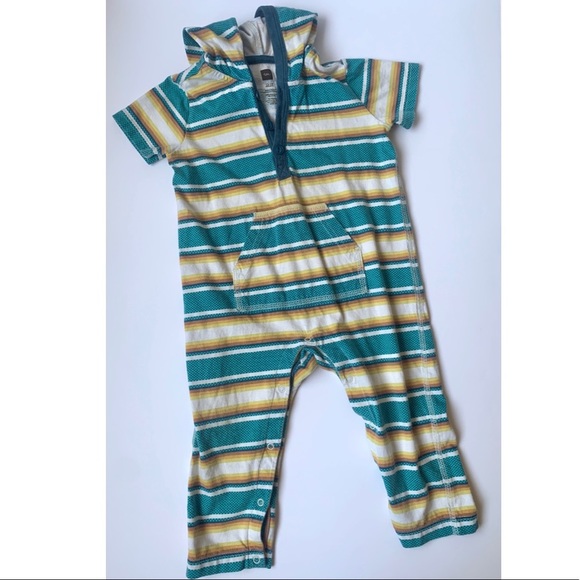 12-18M Tea Collection Boys Hooded One Piece Romper - Picture 3 of 3